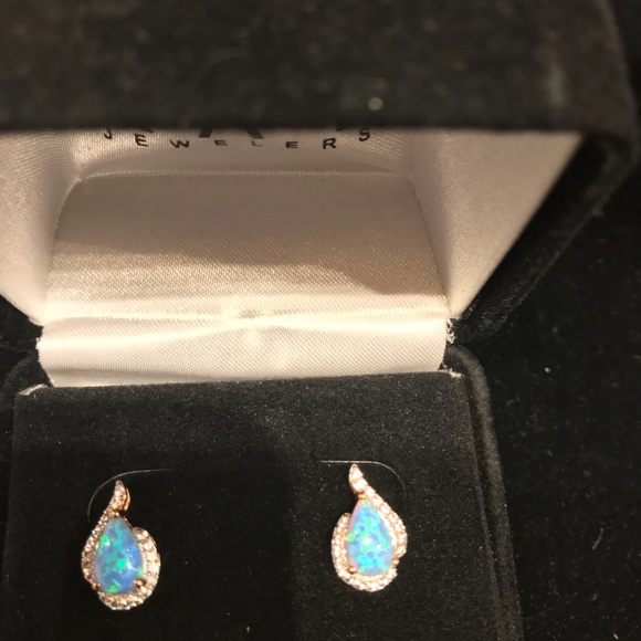 ❌❌SOLD❌❌10k Rose Gold Opal & White Sapphire - Picture 5 of 6